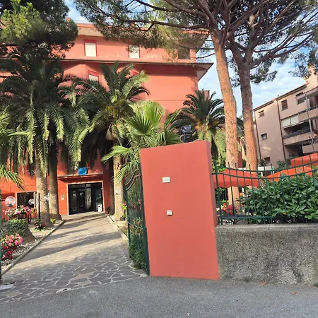 Deluxe 4 Bedrooms In Fegina Monterosso Apartment *